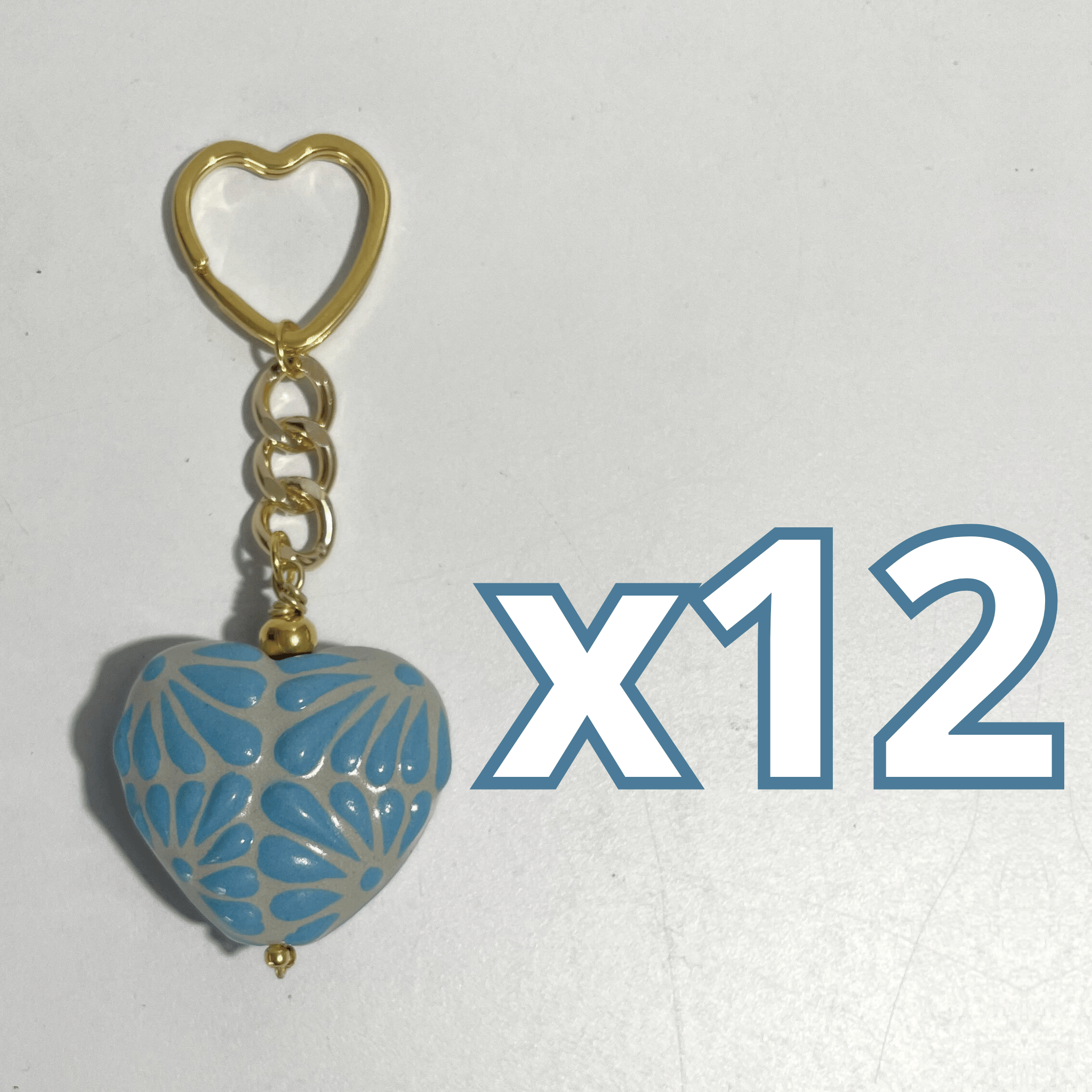 LLAVERO CORAZON INFLADO FONDO TRADICIONAL DECORADO AZUL PASTEL
