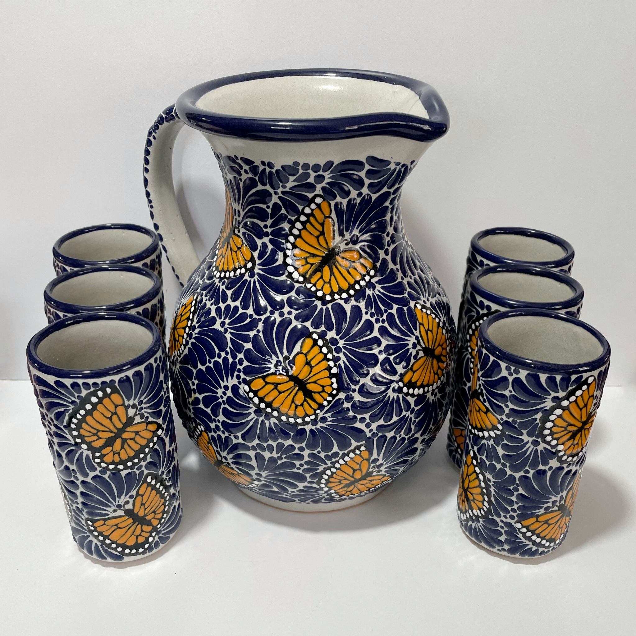 JUEGO DE JARRA CON 6 VASOS FONDO BLANCO MIK AZUL COBALTO MARIPOSAS