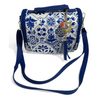 BOLSA COLOR AZUL COBALTO ESTILO TALAVERA CON LLAVERO MULTICOLOR