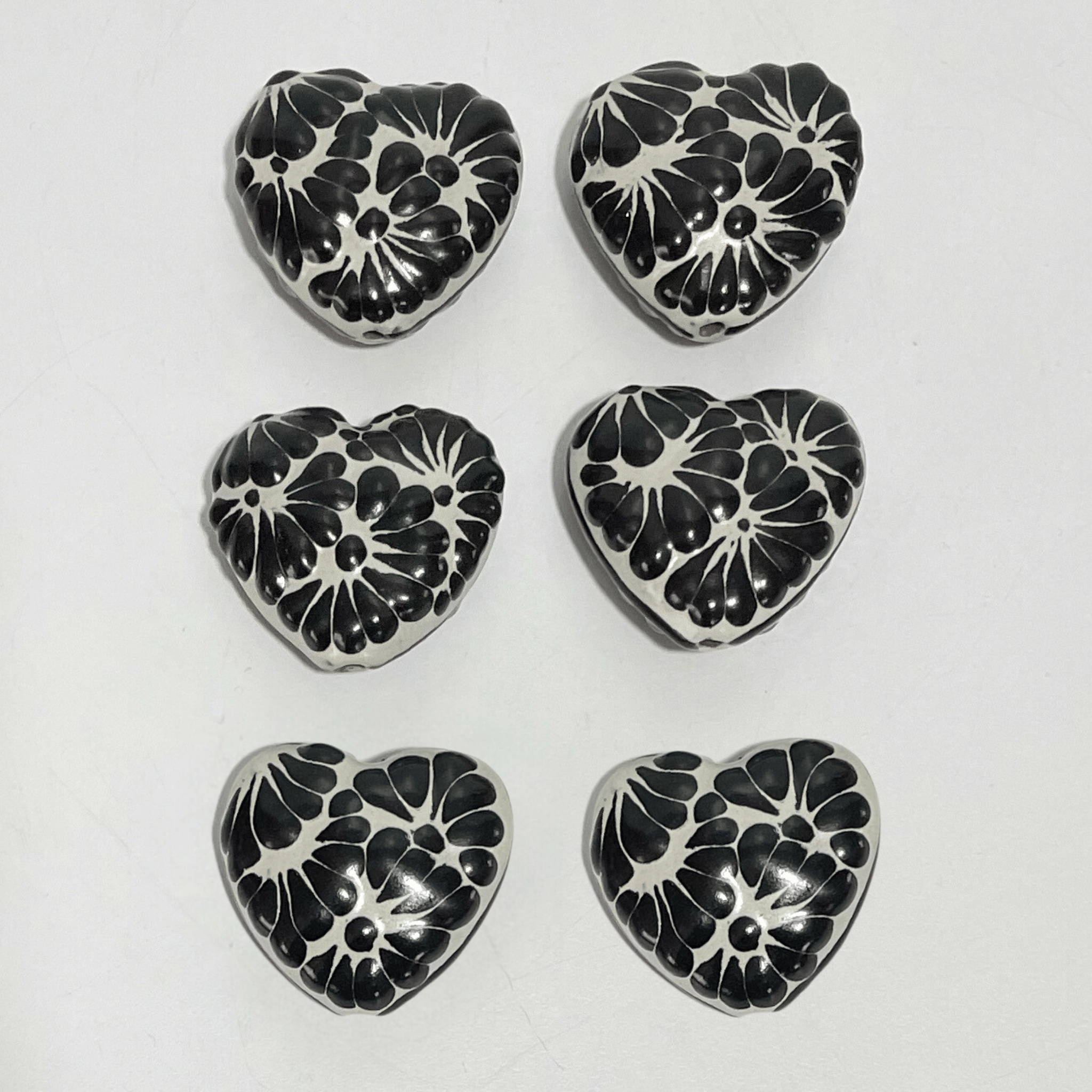 CORAZON TRIDIMENSIONAL INFLADO 4 CM FONDO TRADICIONAL MIK NEGRO