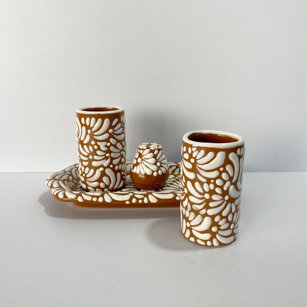 SET TEQUILERO 4 PZ FONDO CAFÉ DECORADO BLANCO MIK