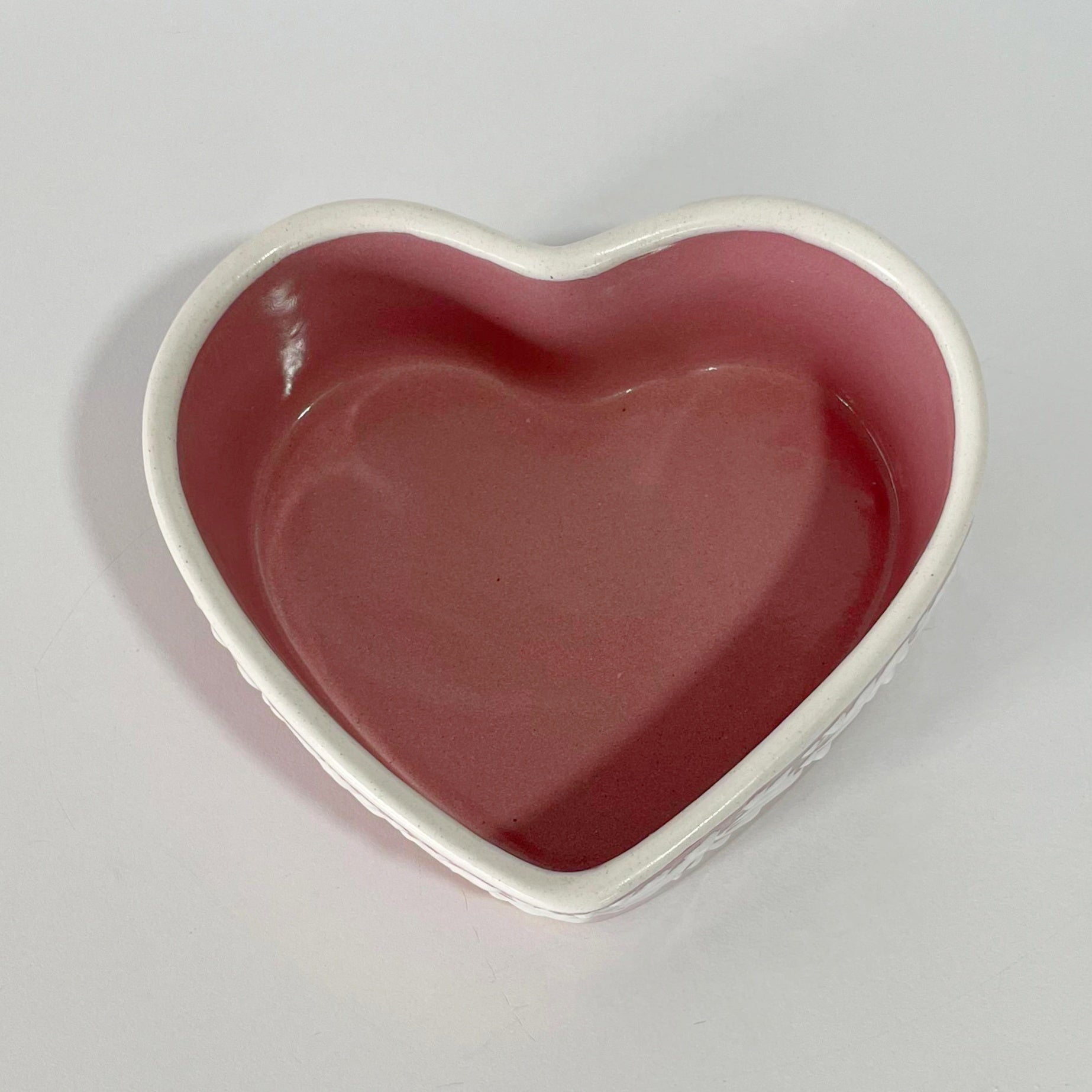 TAZON FORMA DE CORAZON 14.5 CM FONDO ROSA CENEFA MIK BLANCO