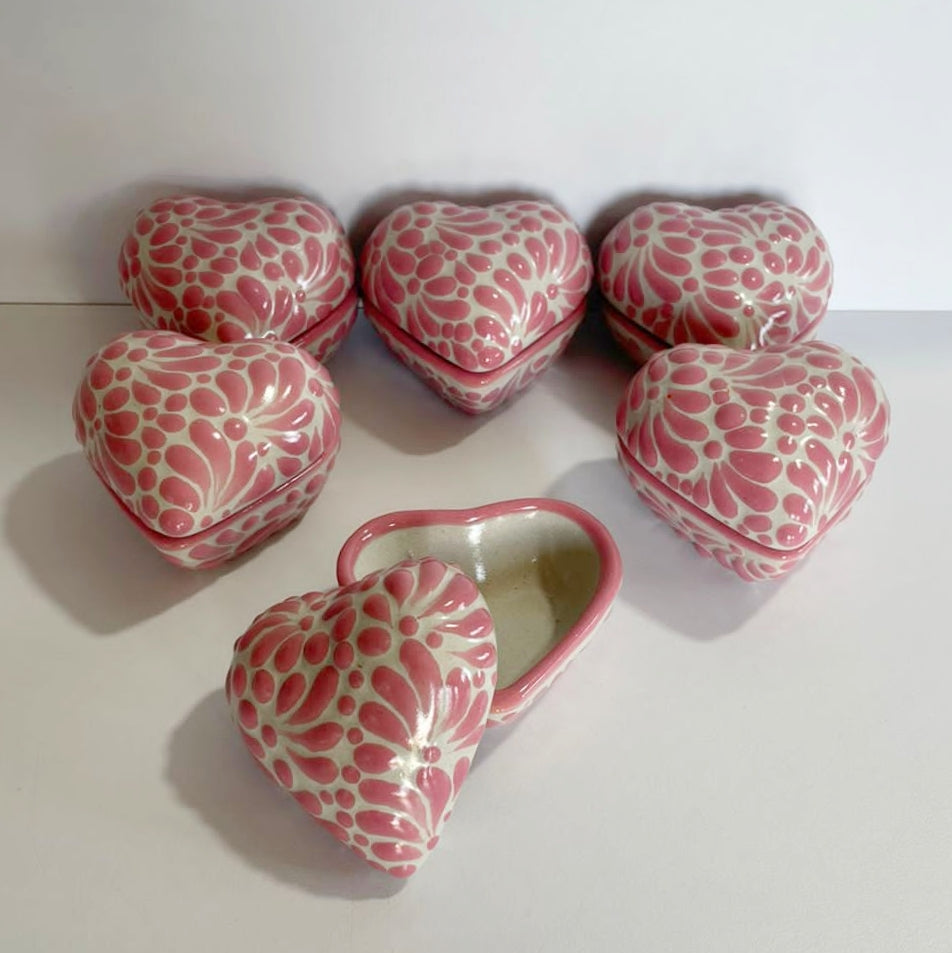 PAQUETE ALHAJERO CHICO FORMA DE CORAZON FONDO BLANCO MIK ROSA PAQUETE NO INCLUYE PERSONALIZADO