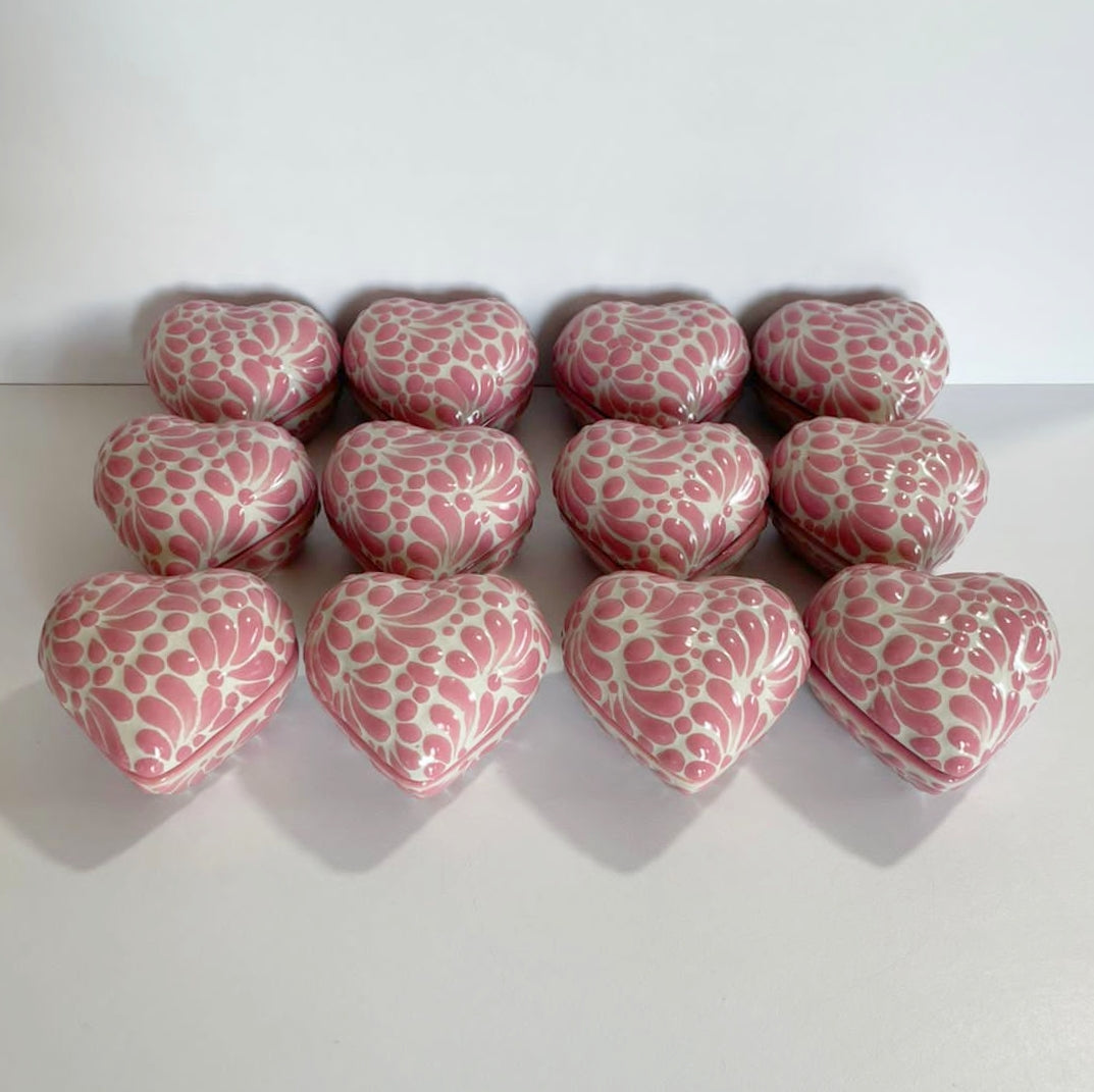 PAQUETE ALHAJERO CHICO FORMA DE CORAZON FONDO BLANCO MIK ROSA PAQUETE NO INCLUYE PERSONALIZADO