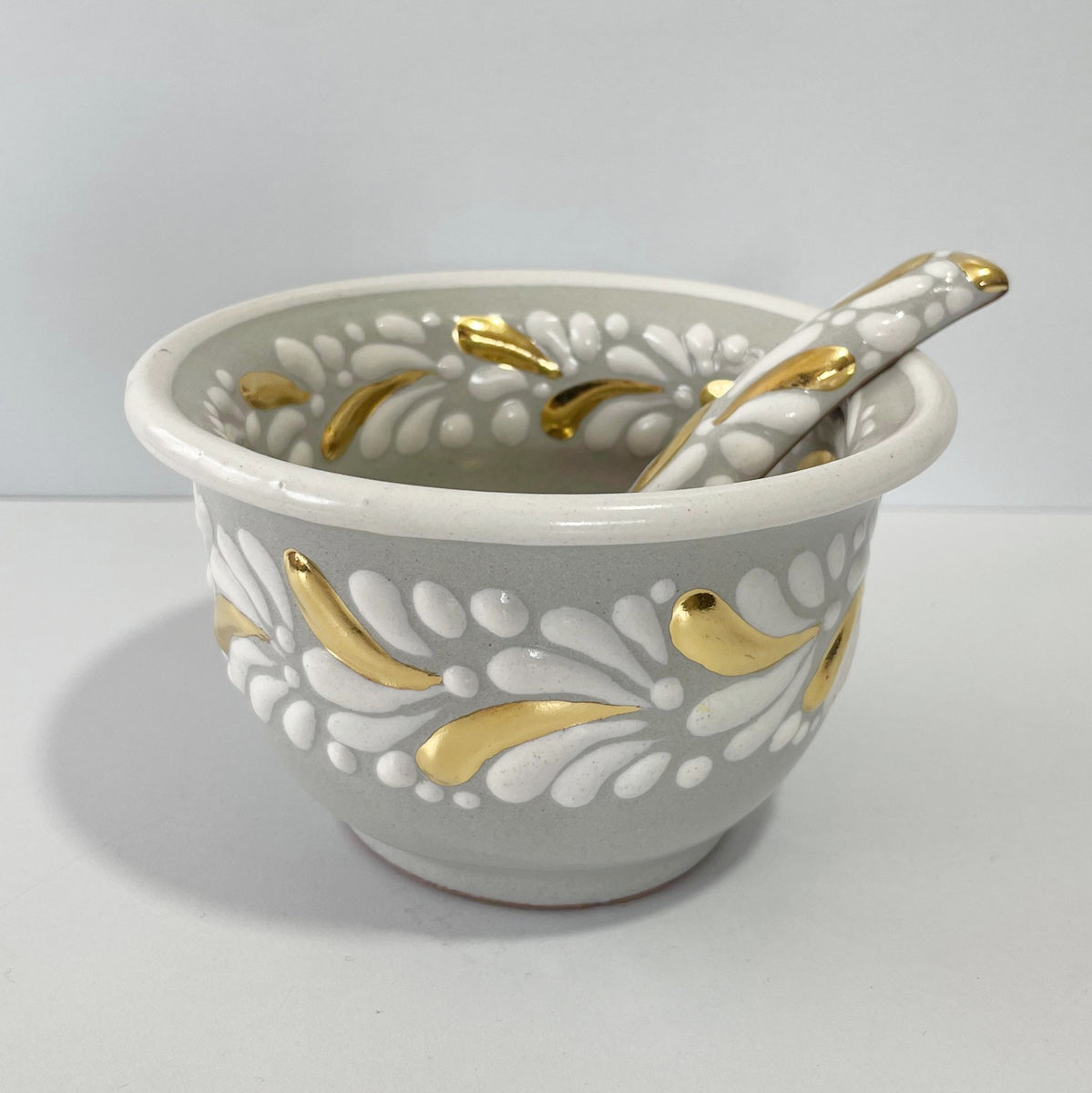 SALSERA CON CUCHARA, FONDO TRADICIONAL MIK BLANCO DESTELLOS DE ORO