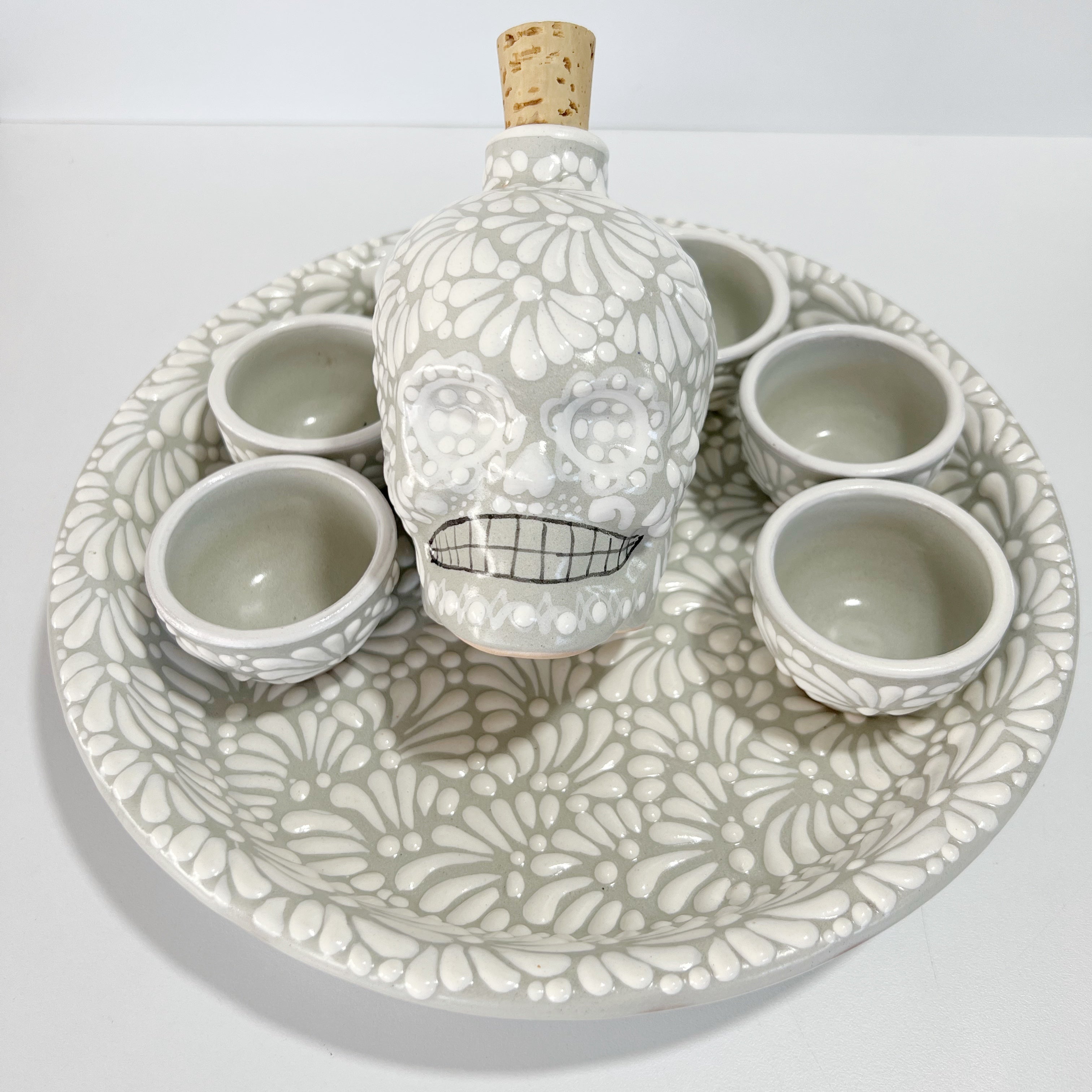 SET LICORERA FORMA DE CALAVERA BLANCO MIK