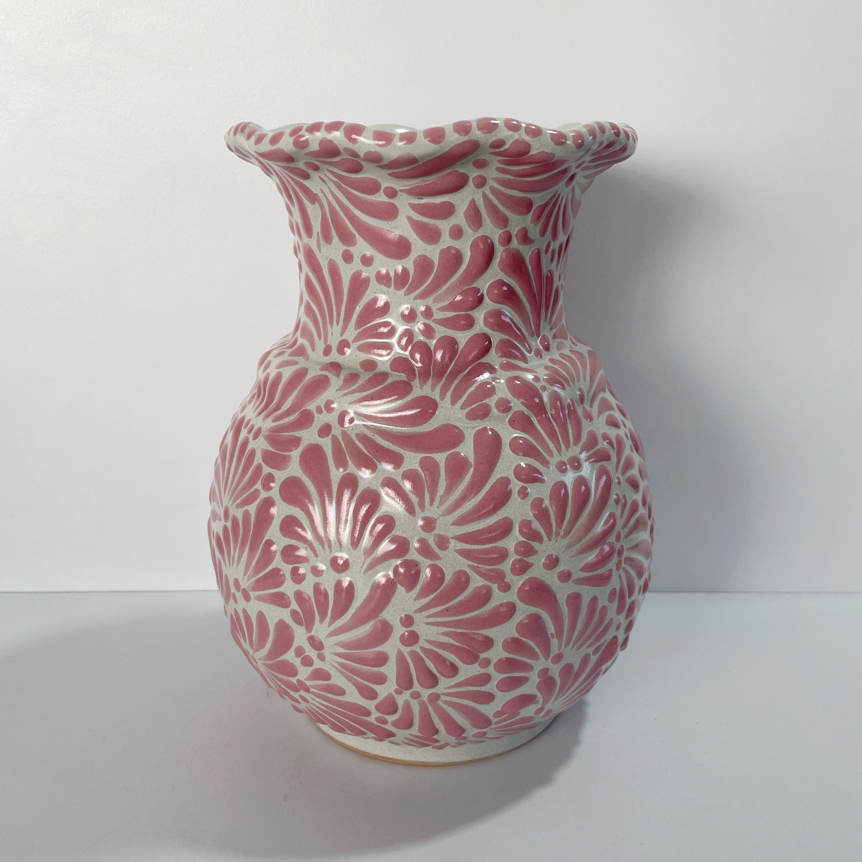 FLORERO ONDAS 20 CM FONDO BLANCO DECORADO ROSA MIK