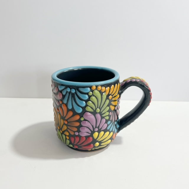 TAZA RECTA ESTÁNDAR FONDO NEGRO MULTICOLORES BORDE AZUL TURQUESA