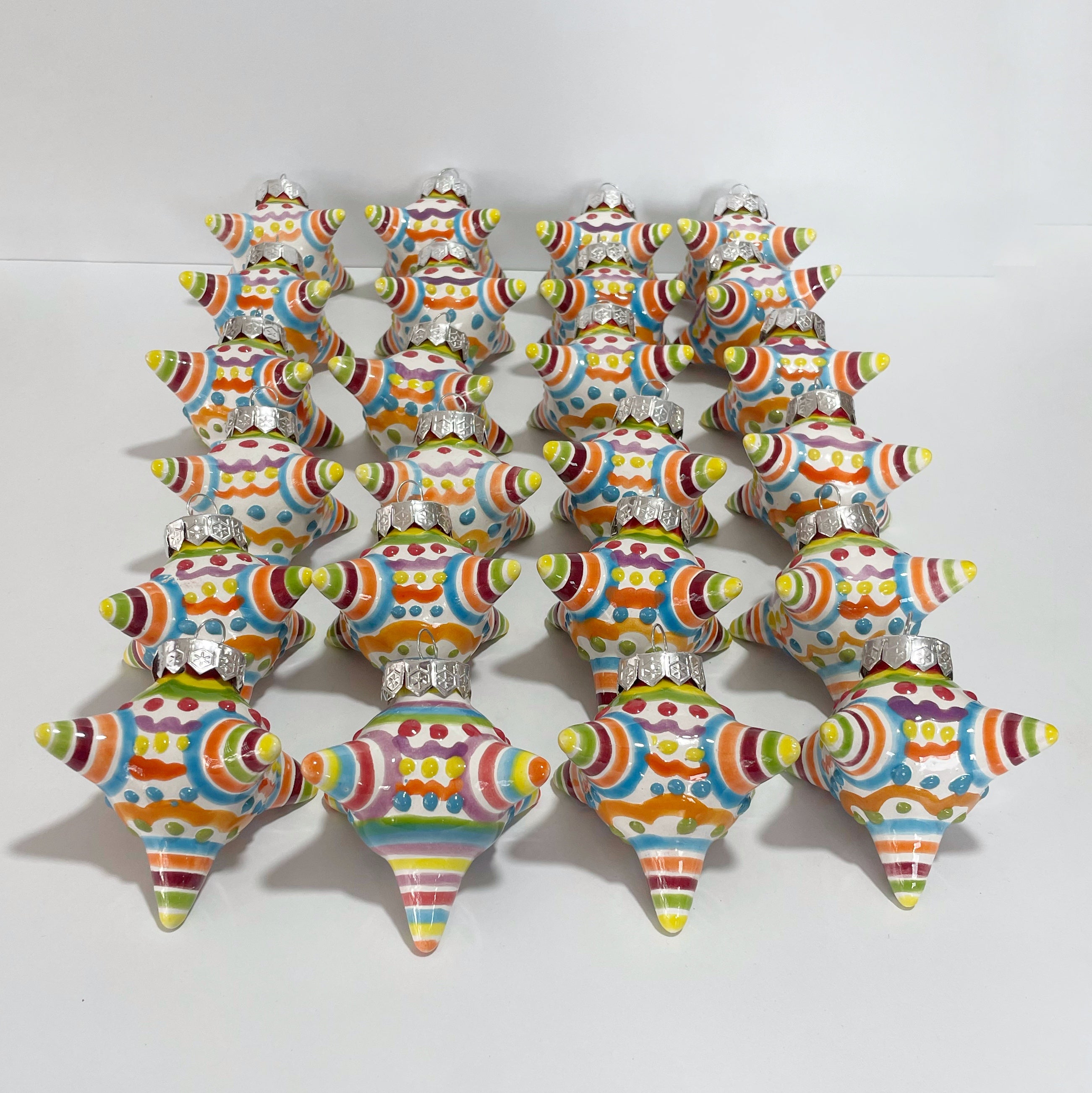 ESFERA PIÑATA LINEAS COLORES