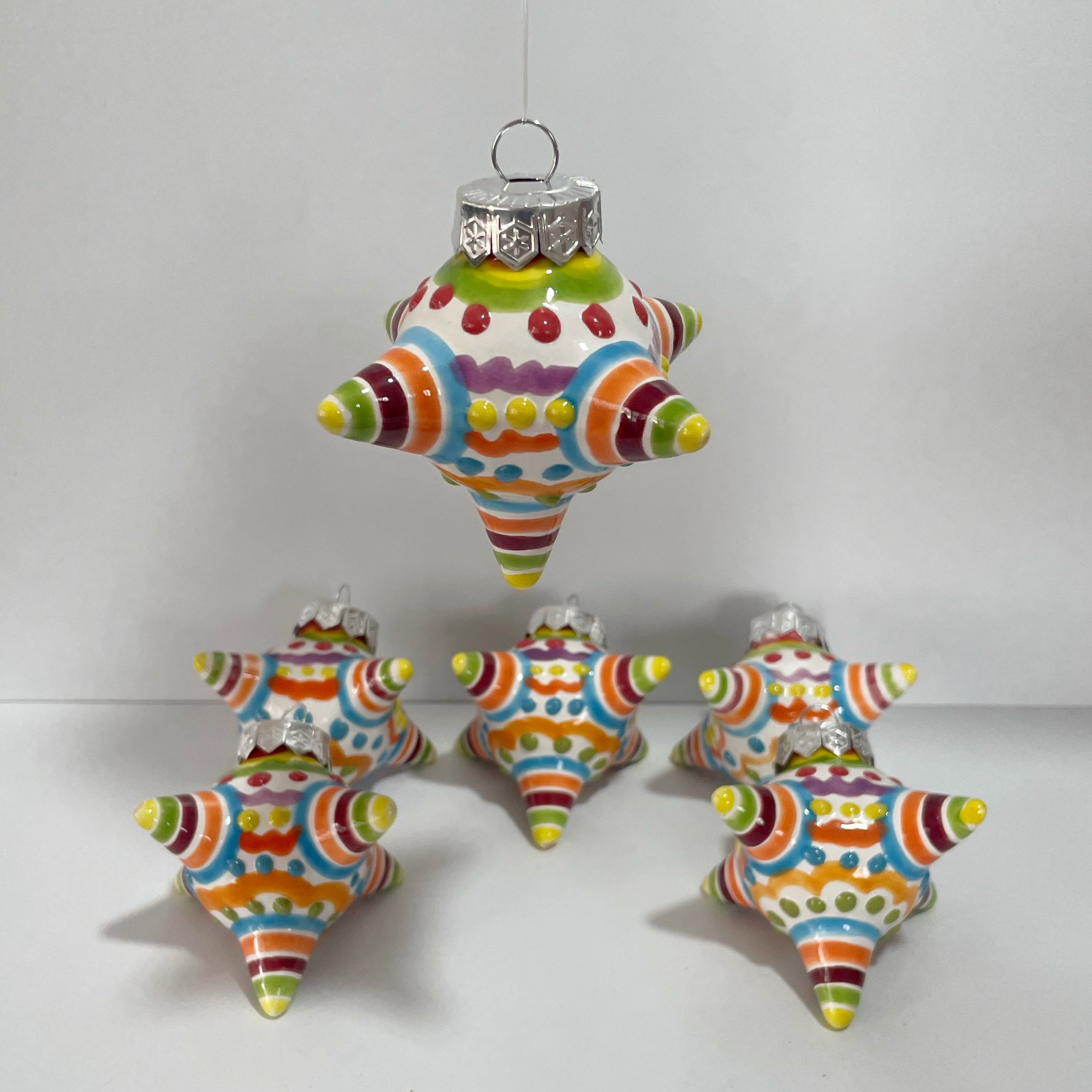 ESFERA PIÑATA LINEAS COLORES