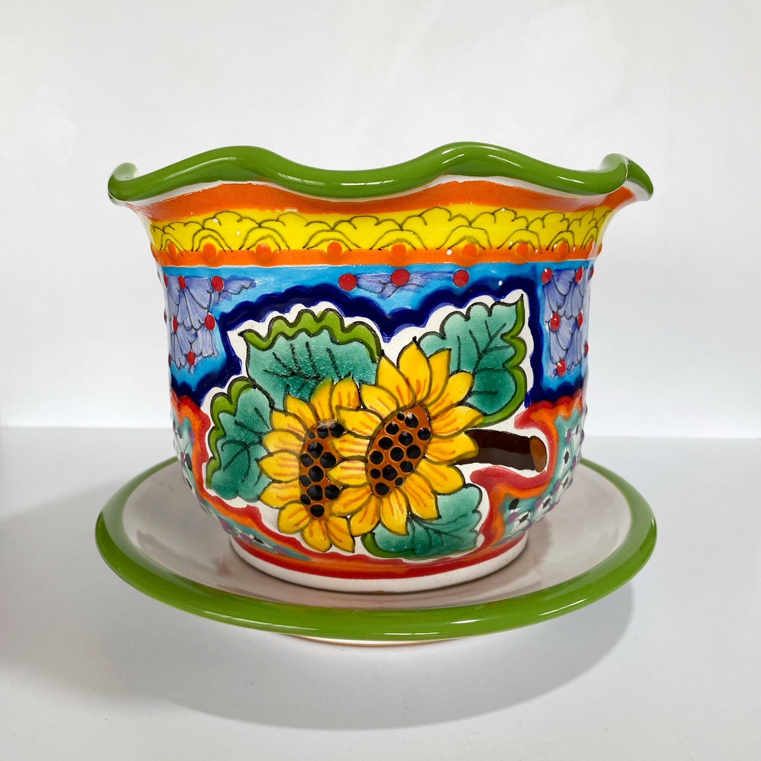 MACETA ONDULADA CON PLATO, GIRASOLES ORILLA VERDE 15 CM