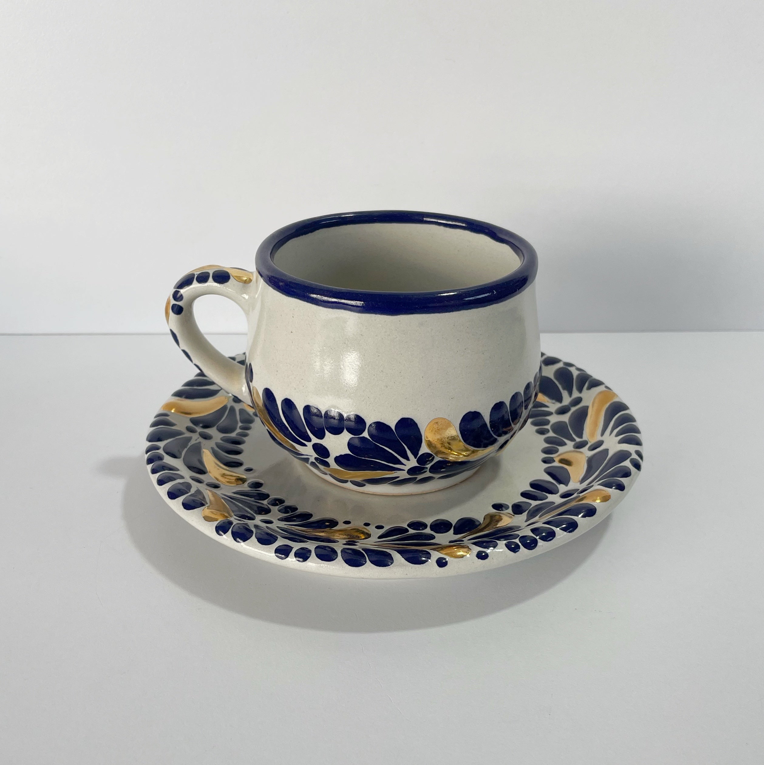 SET TAZA CHOCOLATERA MEDIANA CON PLATO CENEFA MIK AZUL COBALTO DESTELLO DE ORO