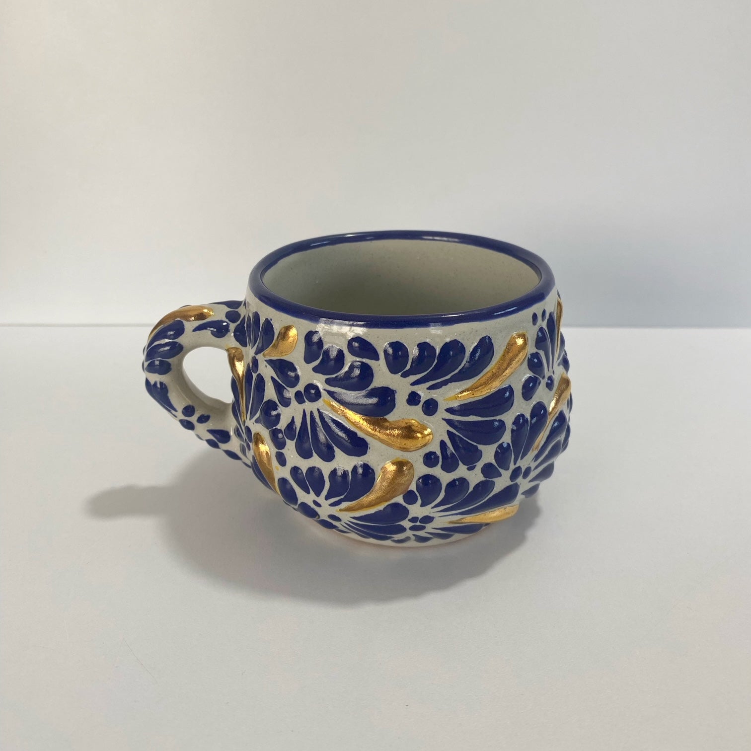 TAZA CHOCOLATERA MEDIANA AZUL COBALTO DESTELLO DE ORO