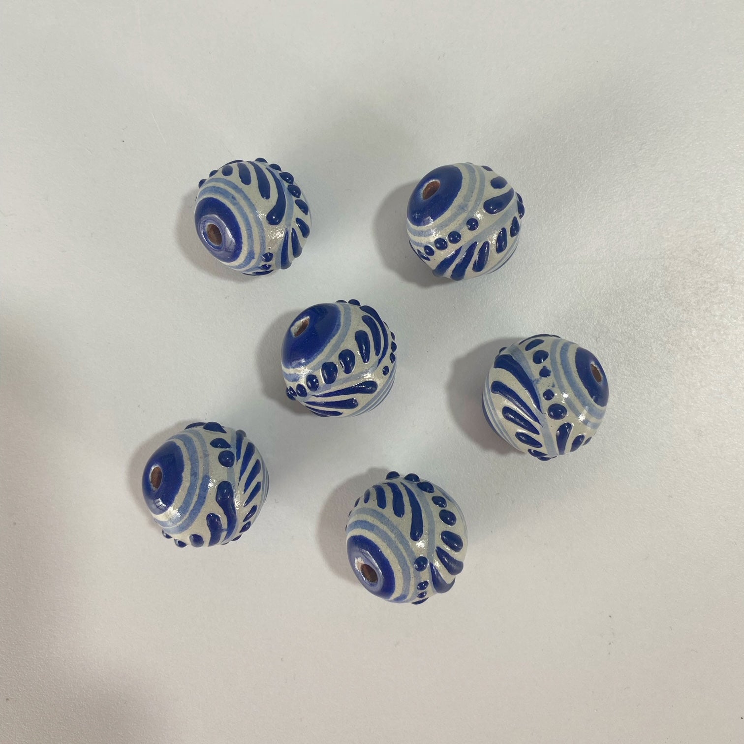 ESFERA 2.5 CM FONDO BLANCO CENEFA AZUL COBALTO
