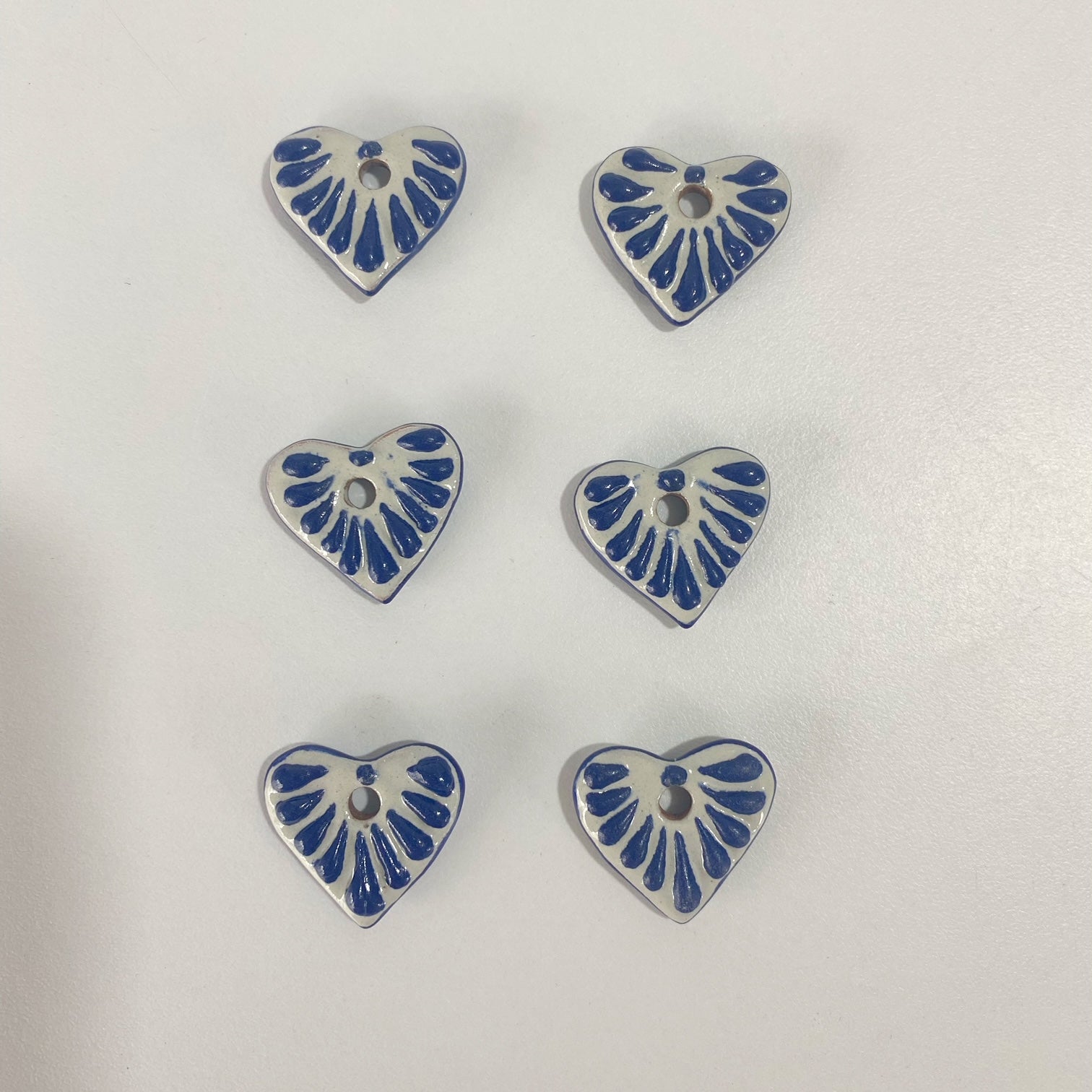 CORAZON PLANO CERRADO 2.1 CM AZUL COBALTO