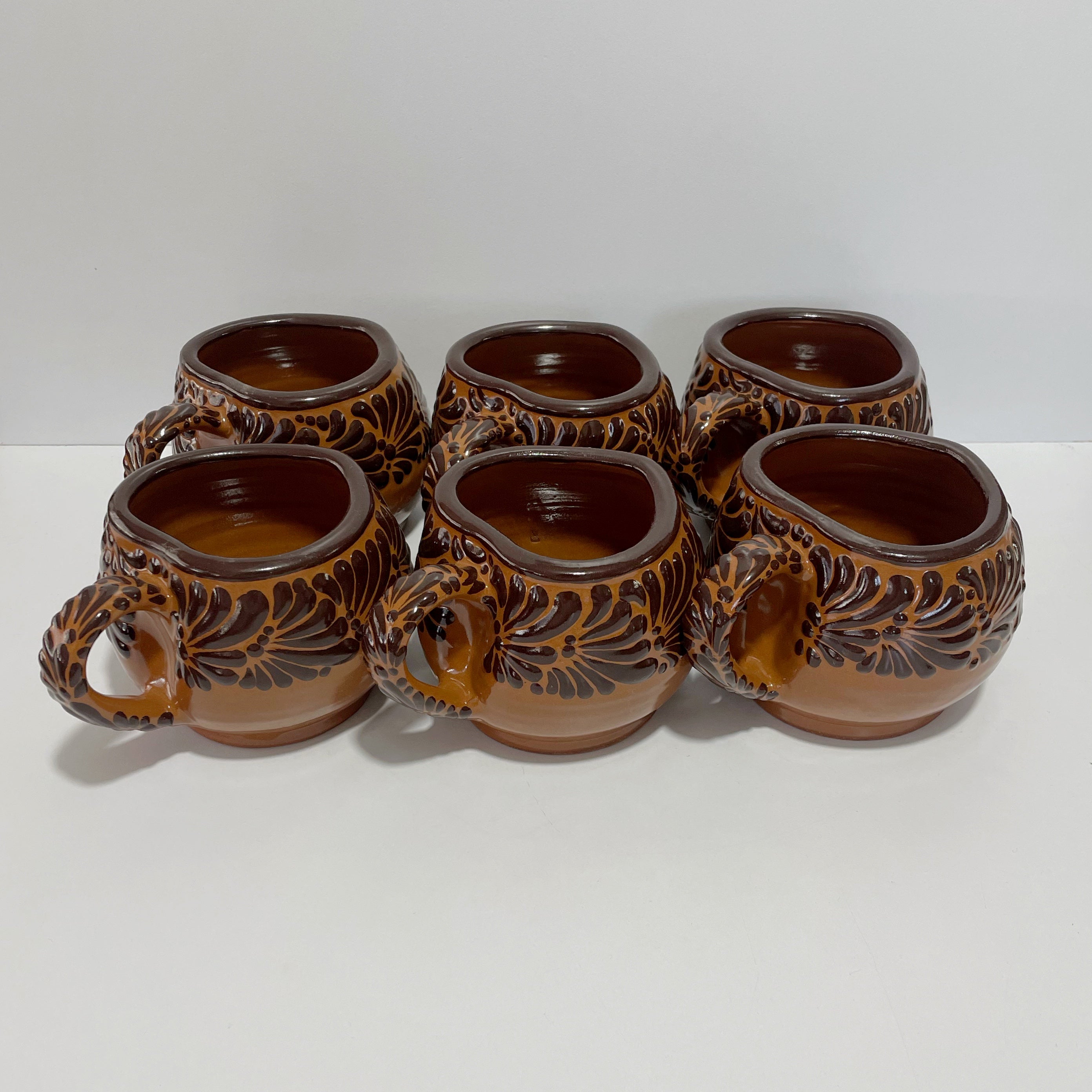 PAQUETE TAZA CHOCOLATERA MEDIANA FORMA DE CORAZON FONDO CAFE MIK CENEFA CHOCOLATE