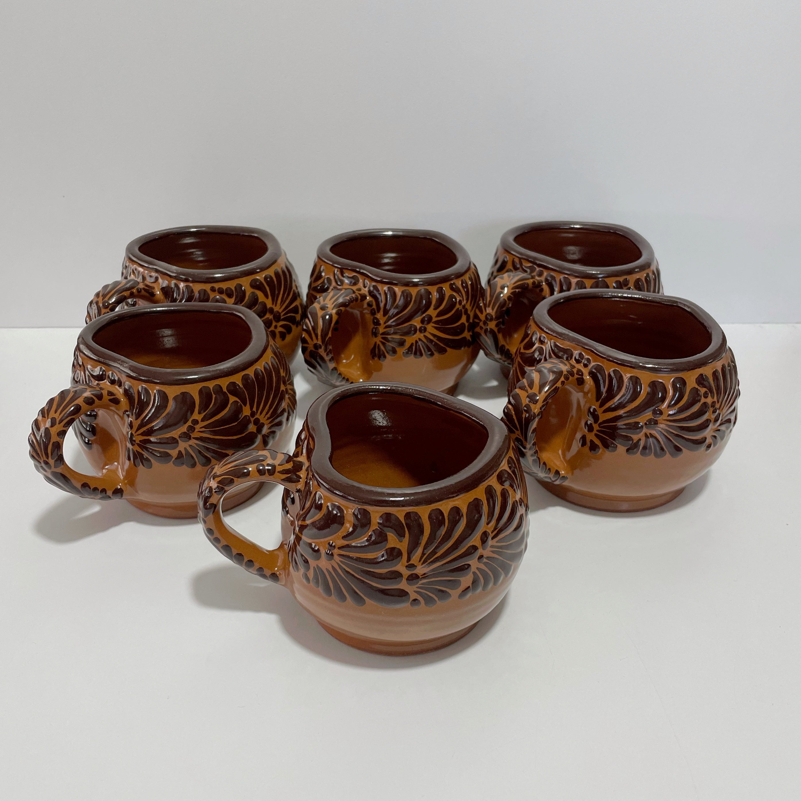 PAQUETE TAZA CHOCOLATERA MEDIANA FORMA DE CORAZON FONDO CAFE MIK CENEFA CHOCOLATE