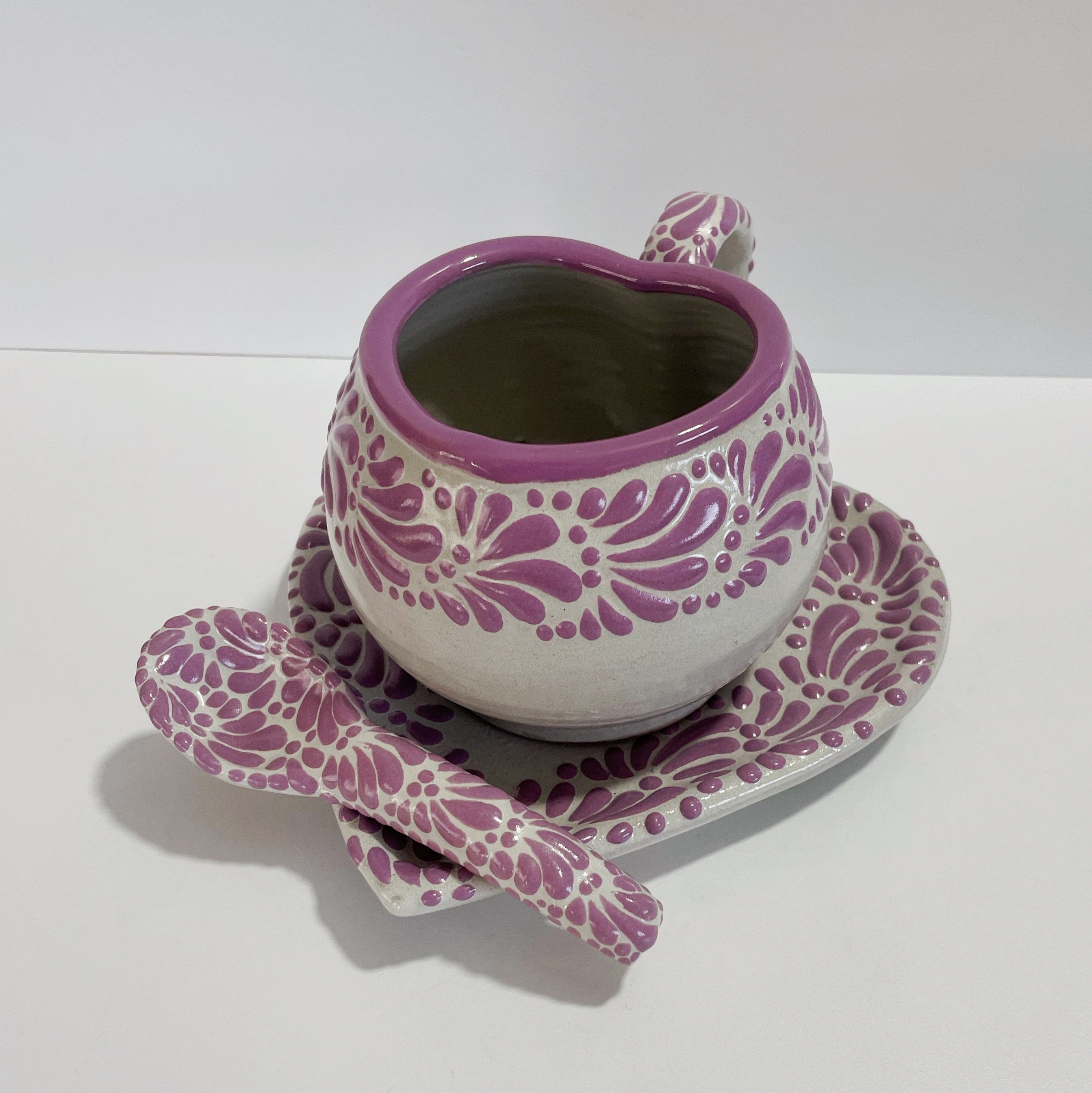 SET 3 PIEZAS TAZA FORMA CORAZON CHOCO GRANDE FONDO BLANCO MIK CENEFA MORADO