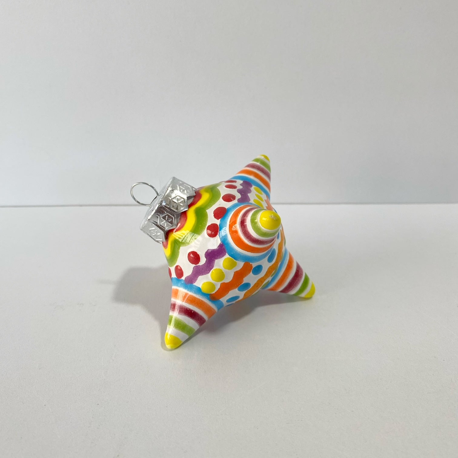 ESFERA PIÑATA LINEAS COLORES