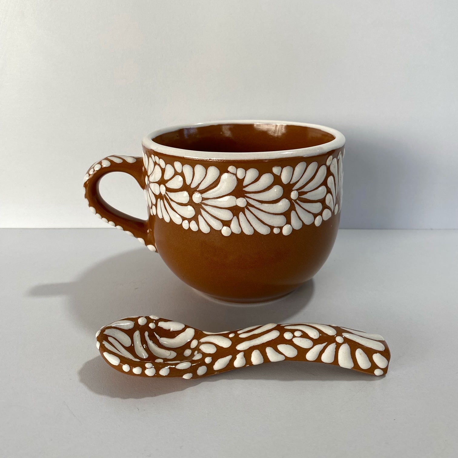 TAZA JUMBO CON CUCHARA FONDO CAFE CENEFA BLANCO MIK