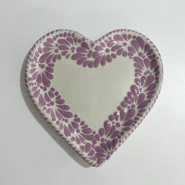 PLATO DE CORAZON 16 CM FONDO BLANCO MIK CENEFA MORADO