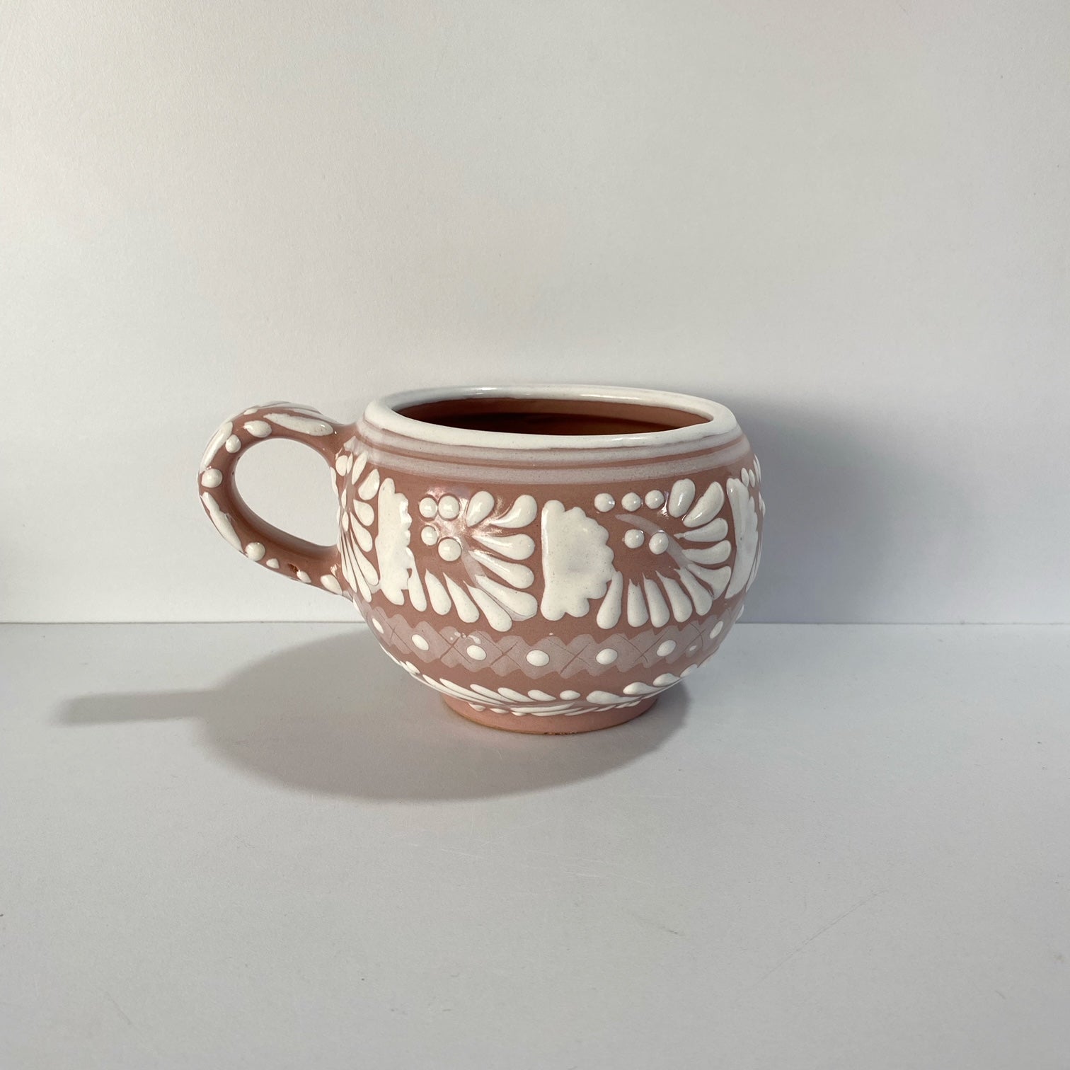 TAZA CHOCOLATERA GRANDE FONDO ROSA ESTILO CENEFA