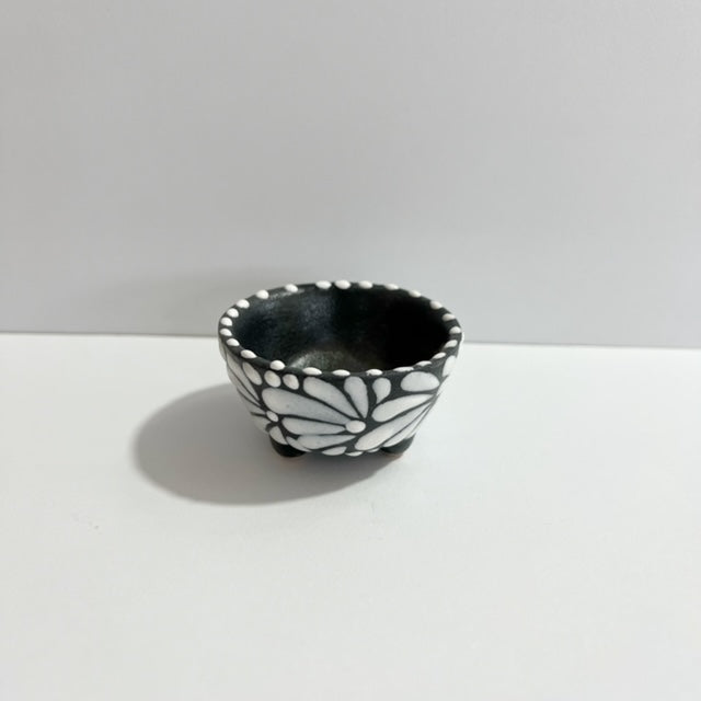 MOLCAJETE MINI FONDO NEGRO BLANCO MIK