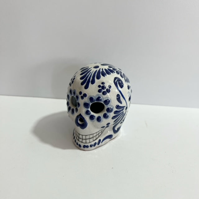 CALAVERA FONDO BLANCO, AZUL COBALTO CENEFA