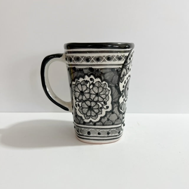 TAZA SEMI CUADRADA CALAVERA BLANCO CON NEGRO