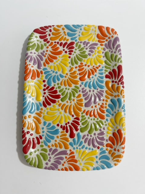 CHAROLA RECTANGULAR PLANA FONDO BLANCO MULTICOLORES