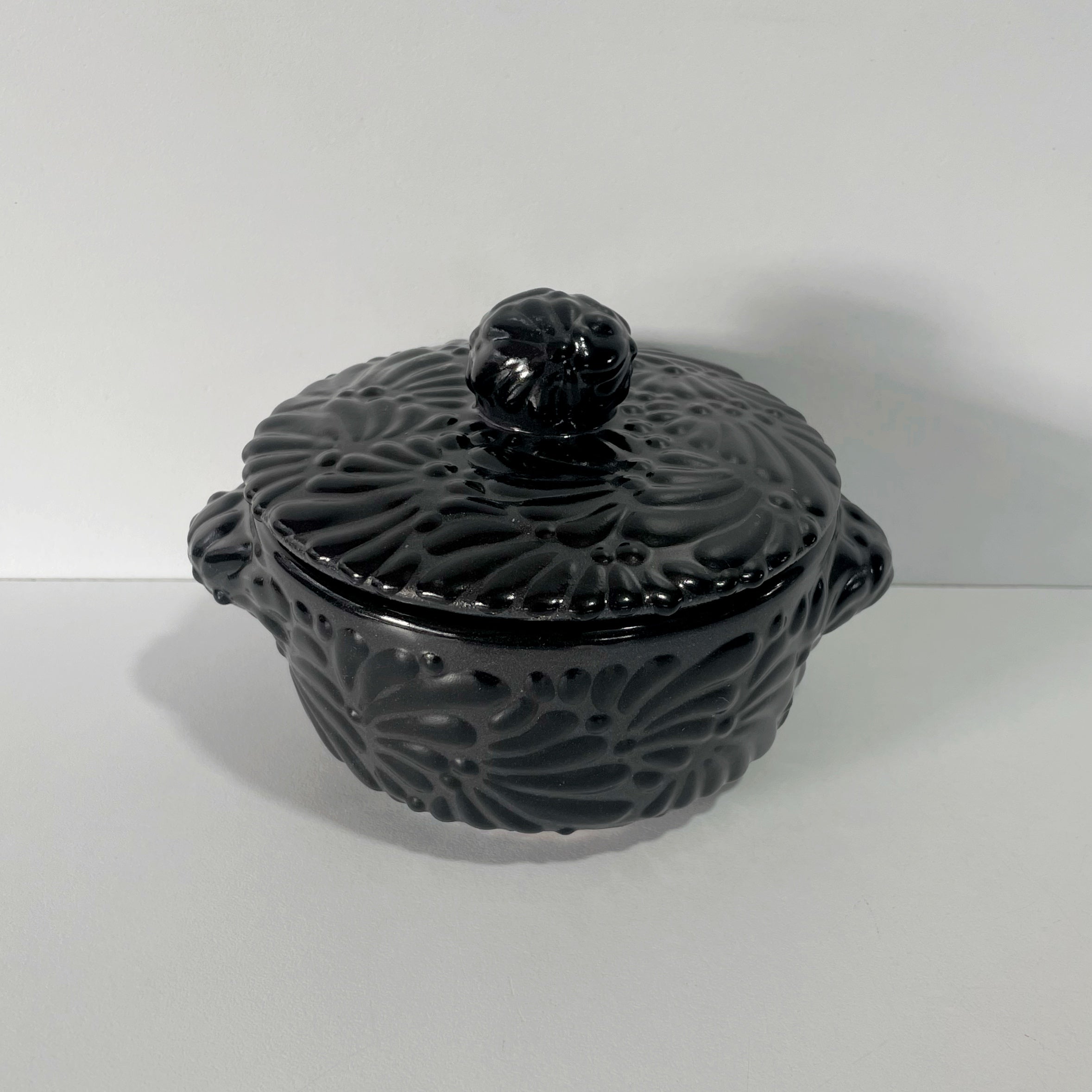 SALSERA CON TAPA SUPER BLACK