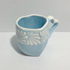 TAZA CORAZON CON ASA DE CORAZON FONDO BABY BLUE CENEFA MIK BLANCO