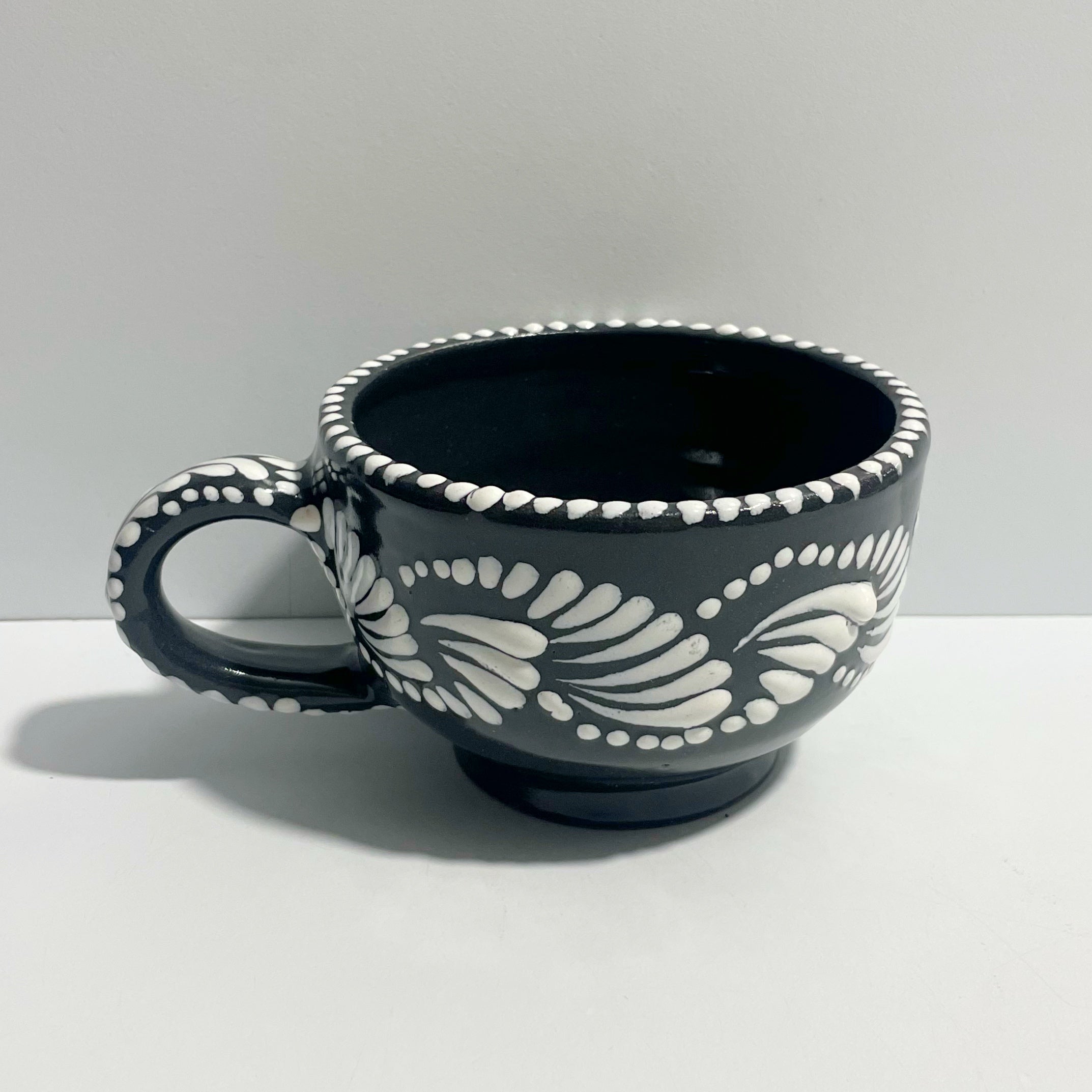 TAZA 300 ML FONDO NEGRO MIK CENEFA BLANCO
