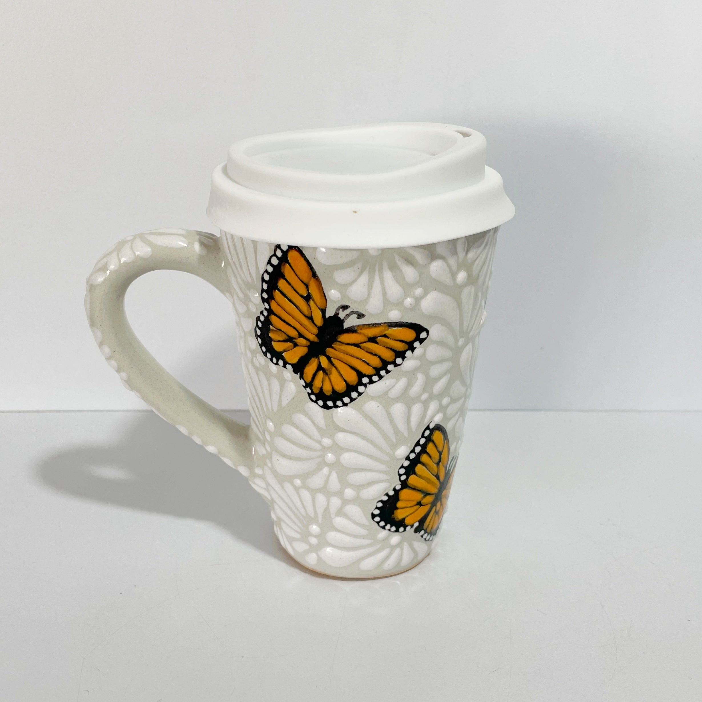 TERMO CON ASA 15 CM FONDO TRADICIONAL MIK BLANCO MARIPOSAS