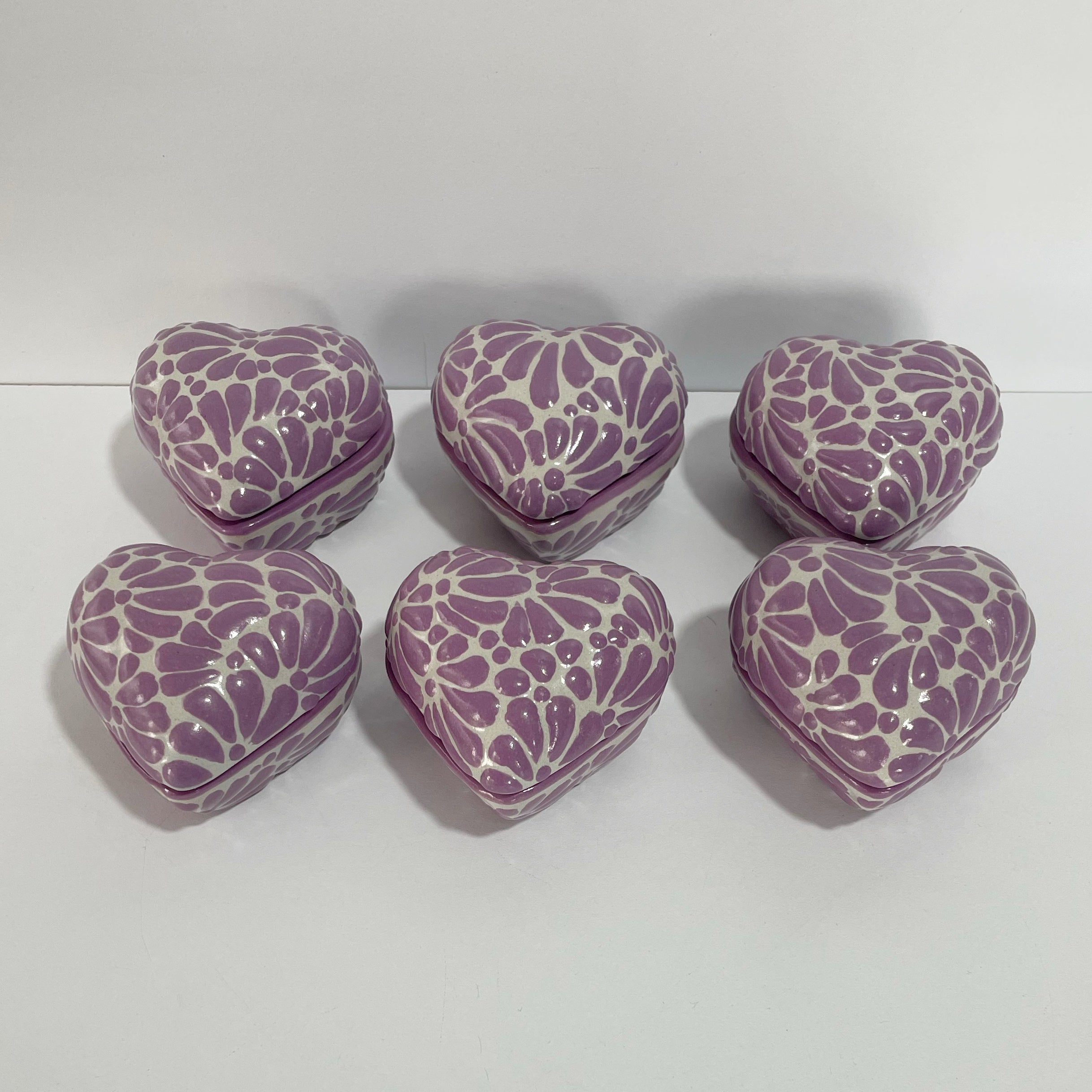 PAQUETE ALHAJERO CHICO FORMA DE CORAZON NO PERSONALIZADO FONDO BLANCO MIK MORADO
