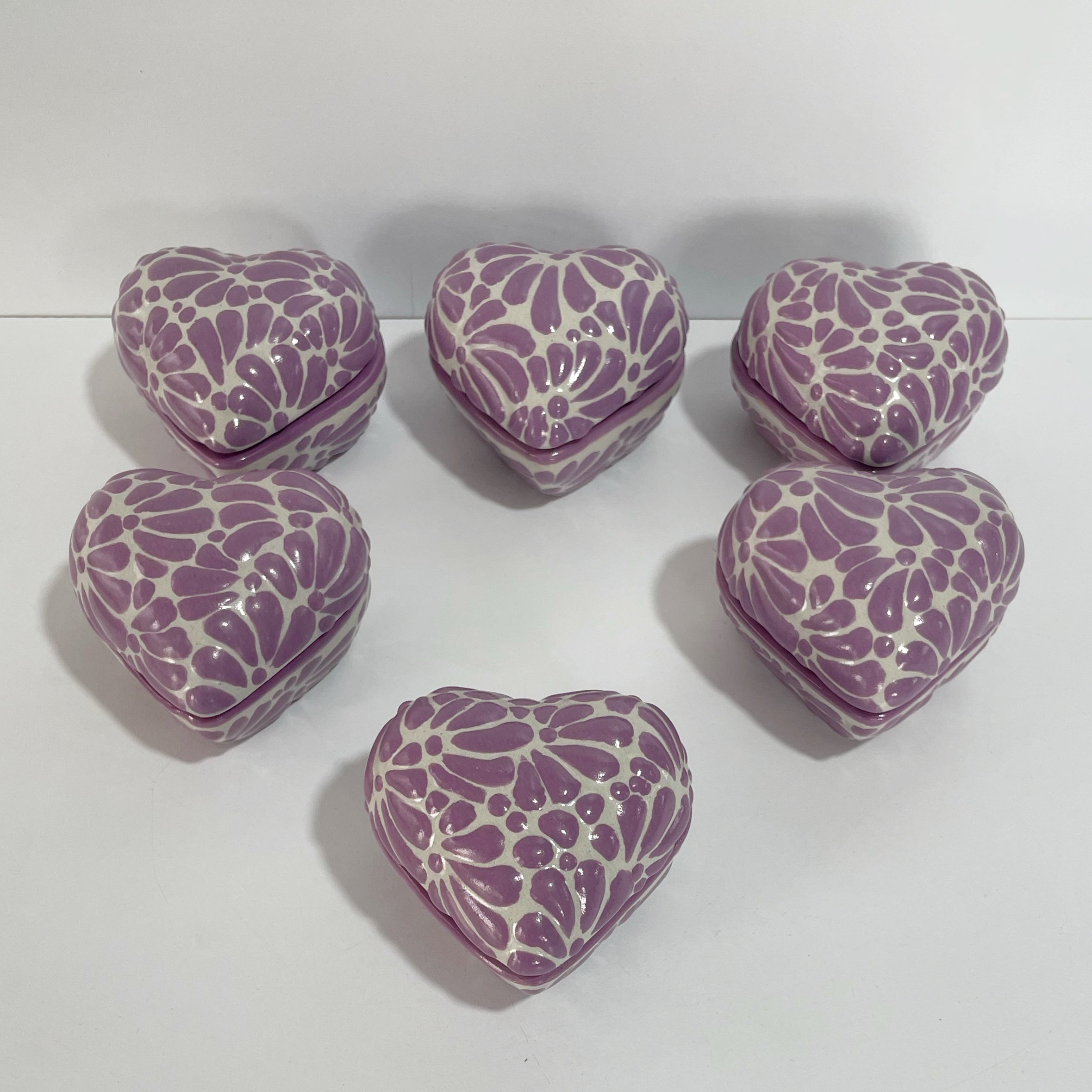 PAQUETE ALHAJERO CHICO FORMA DE CORAZON NO PERSONALIZADO FONDO BLANCO MIK MORADO
