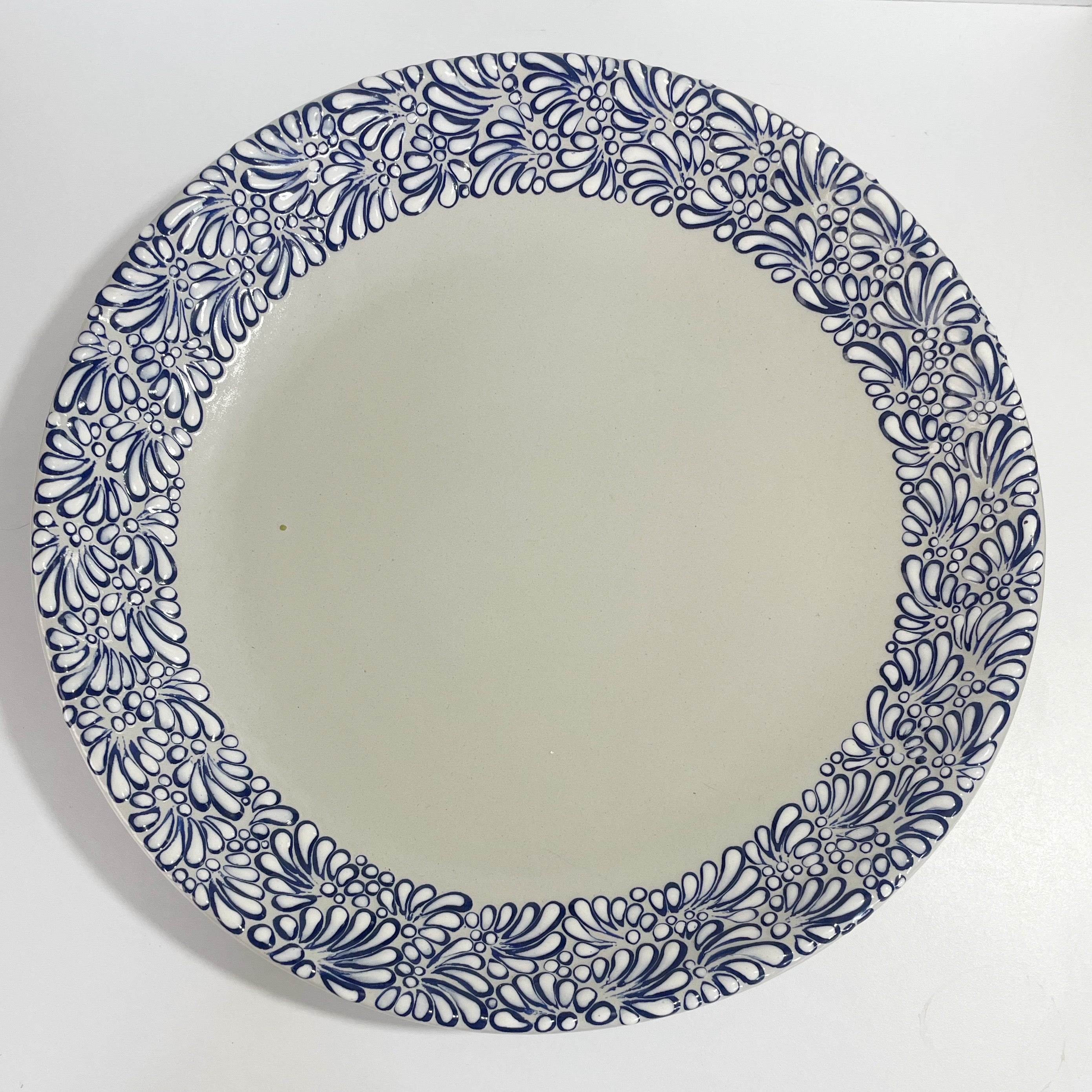 PLATON REDONDO 40 CM FONDO TRADICIONAL MIK CENEFA AZUL COBALTO GOTA DOBLE BLANCO