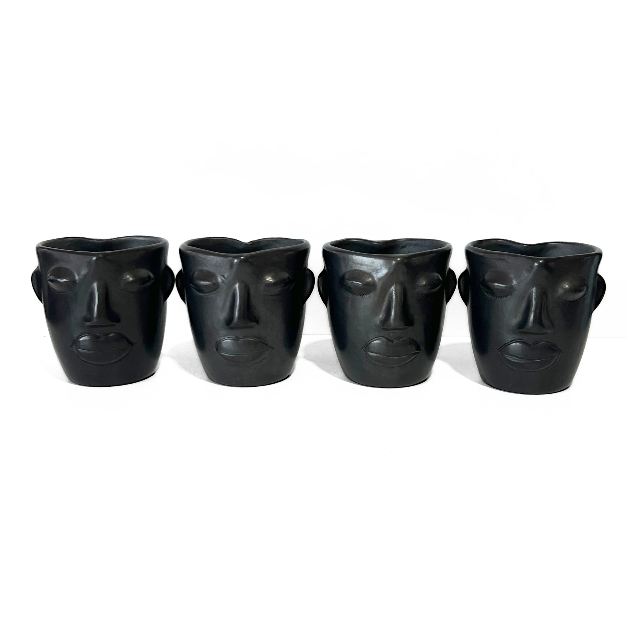 PAQUETE TAZA CHICA CORAZON CARITA BARRO NEGRO