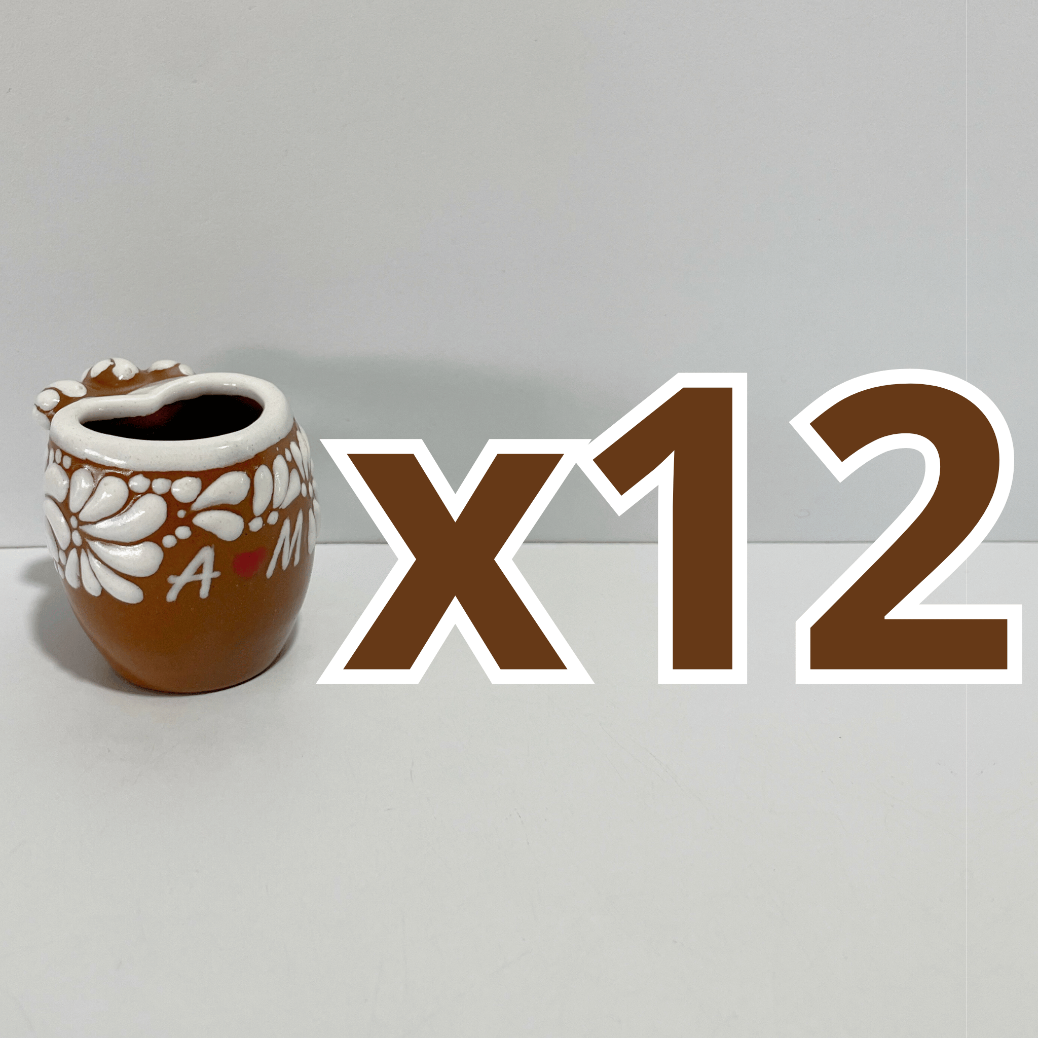 TEQUILERO BARRIL EN FORMA DE CORAZON CON ASA PERSONALIZADO FONDO CAFE CENEFA MIK BLANCO INICIALES CON CORAZON