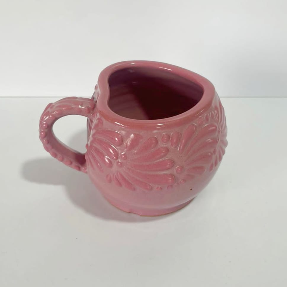 TAZA CHOCOLATERA MEDIANA FORMA CORAZON FONDO ROSA CENEFA MIK ROSA