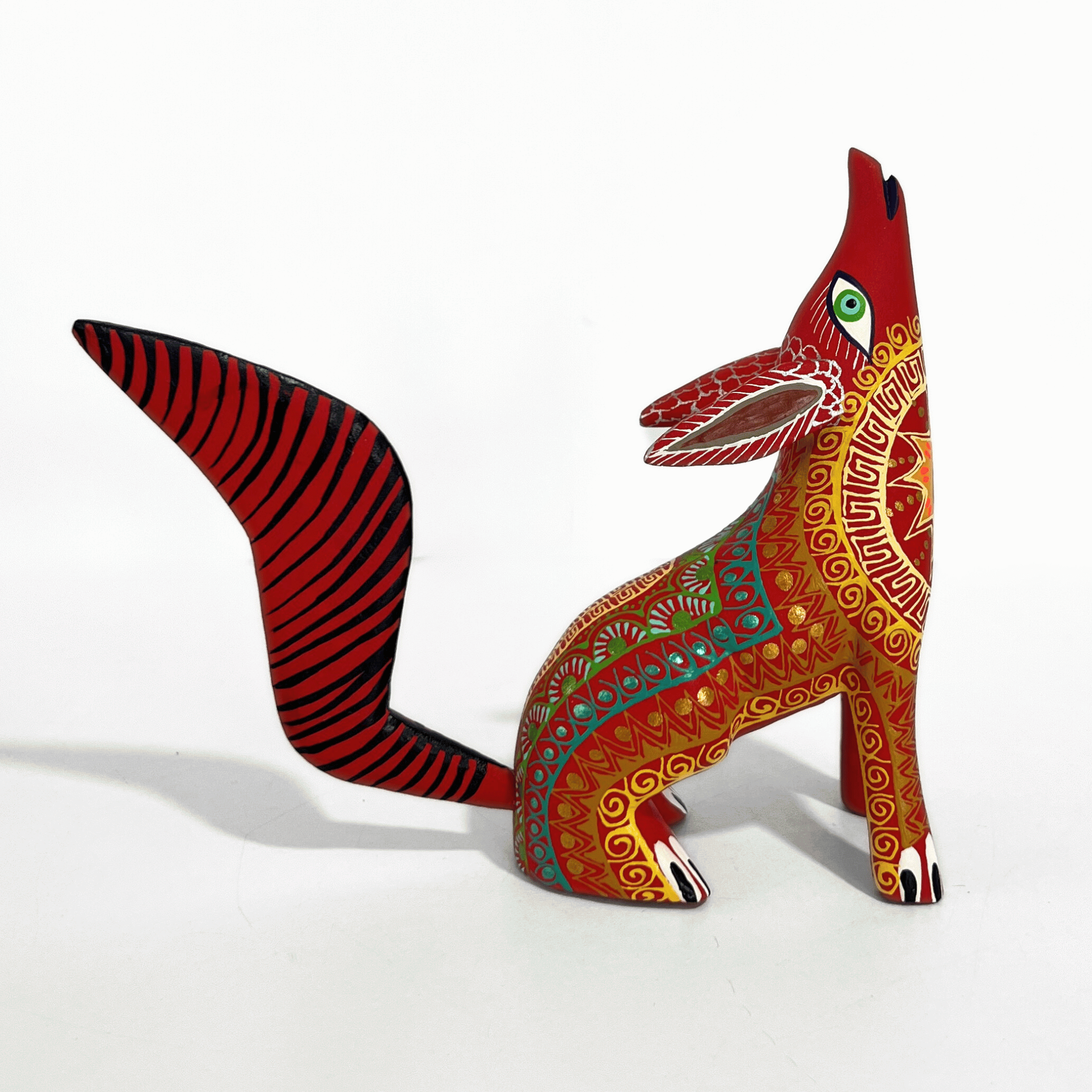 ALEBRIJE DE MADERA COYOTE GRECAS ROJO