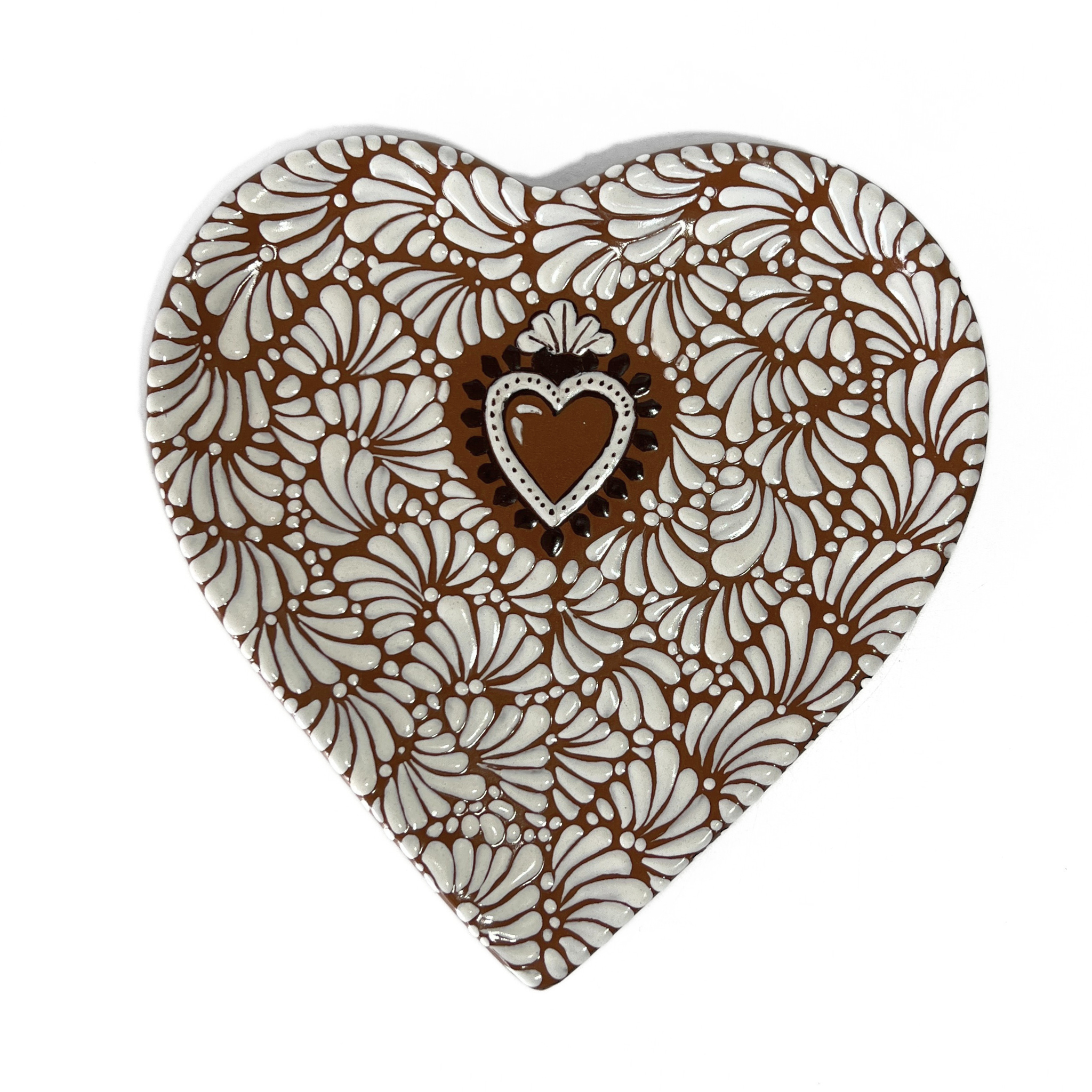 CHAROLA DE CORAZON 25 CM FONDO CAFE MIK BLANCO SAGRADO CORAZON CAFE
