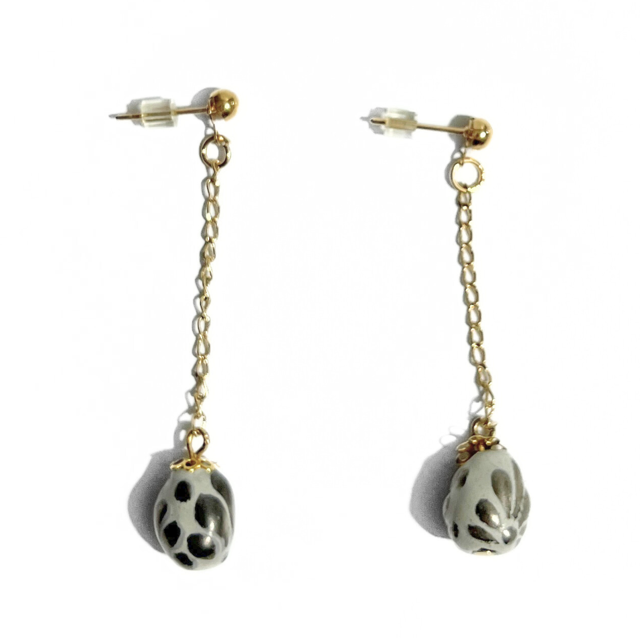 ARETES CADENITA GOTA TRIDIMENSIONAL FONDO TRADICIONAL DESTELLOS DE PLATA