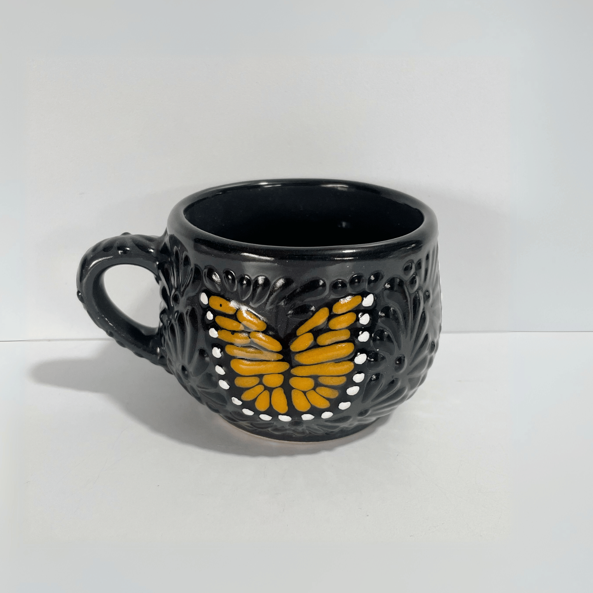TAZA CHOCOLATERA MEDIANA FONDO NEGRO MIK NEGRO MARIPOSA