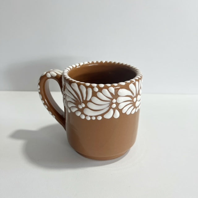 TAZA RECTA ESTÁNDAR FONDO CAFÉ DECORADO BLANCO MIK